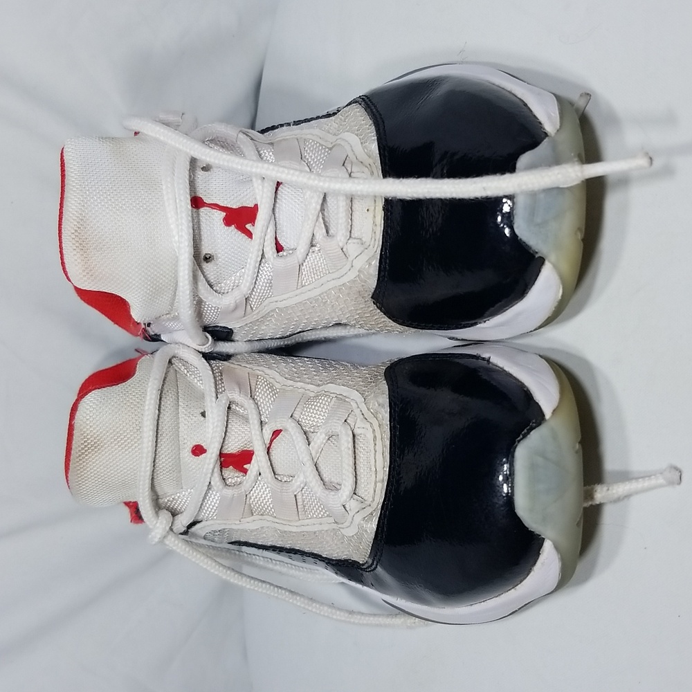 Jordan Air II CMFT Low Boy's Shoes Size 4.5Y Color: White/Black/Red-White